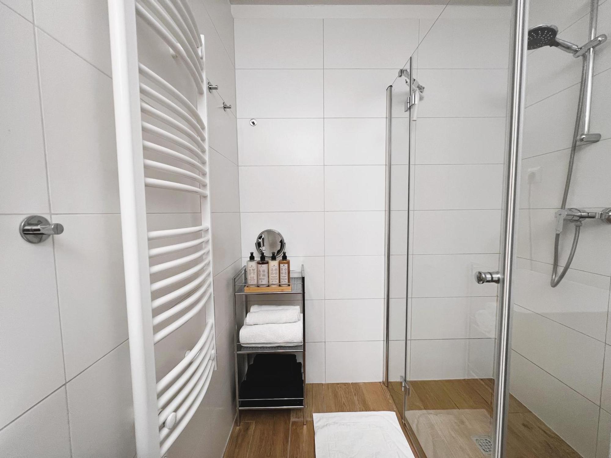 Luxe Central Studio With Pool, Parking & Ac บูดาเปสต์ ภายนอก รูปภาพ
