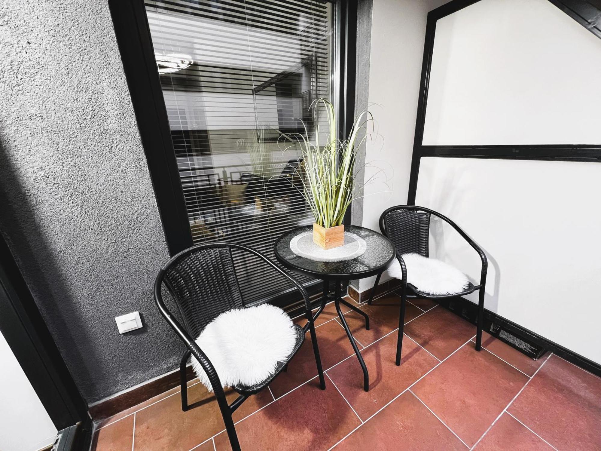 Luxe Central Studio With Pool, Parking & Ac บูดาเปสต์ ภายนอก รูปภาพ