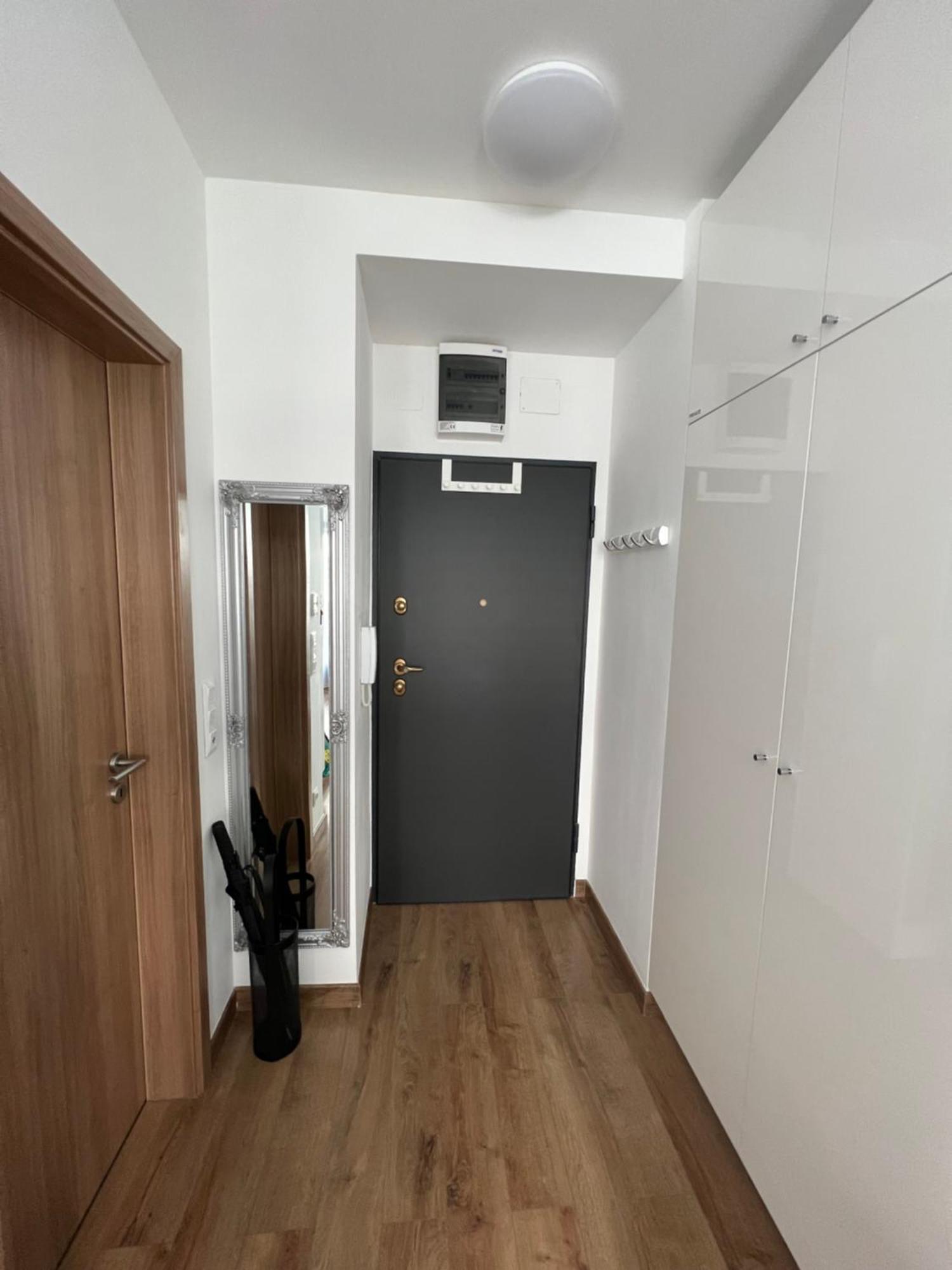 Luxe Central Studio With Pool, Parking & Ac บูดาเปสต์ ภายนอก รูปภาพ