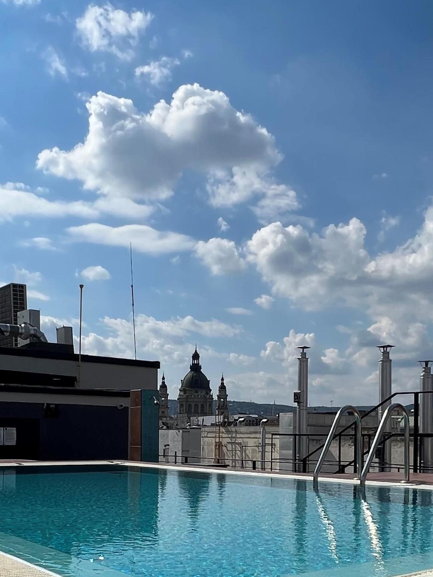 Luxe Central Studio With Pool, Parking & Ac บูดาเปสต์ ภายนอก รูปภาพ